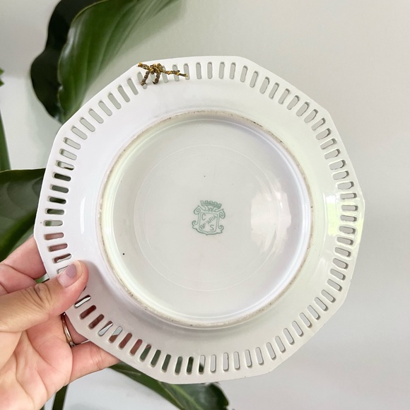 Vintage CS Bavaria Carl Schumann Reticulated Plate Women Eating Grapes Decor - Picture 3 of 4